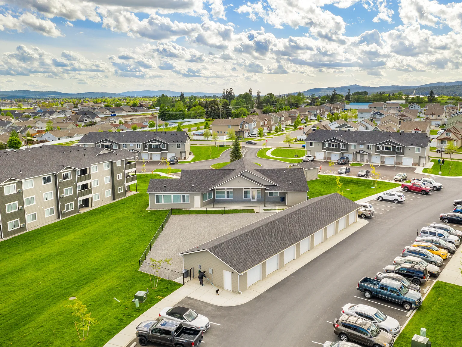 Crown Pointe Apartments — Photo 3