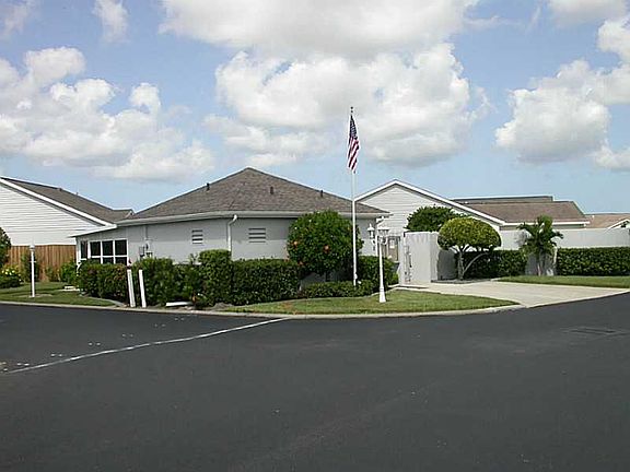 3rd image of 655 Ironwood Cir