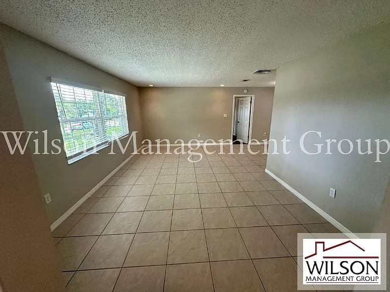 620 Lakespur Ln — Photo 3