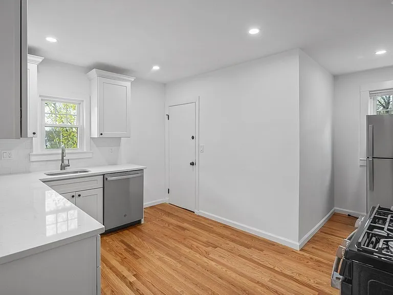 79 Lenoxdale Ave #2 — Photo 2