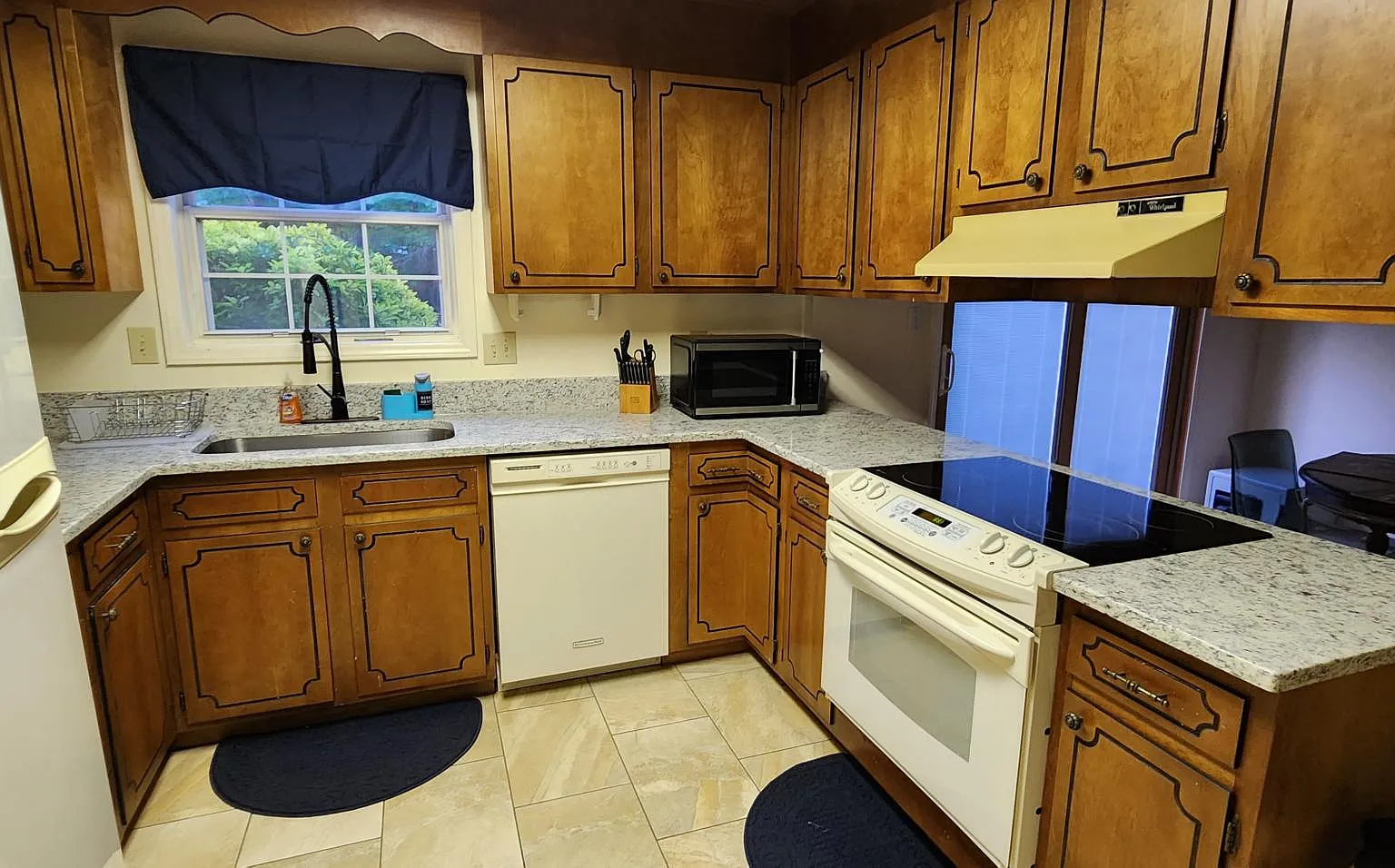 4 bed, 2.5 bath, 1700 sqft, $2,450 — Photo 4