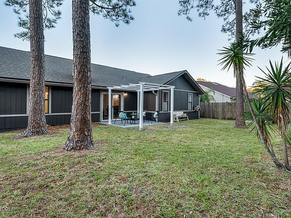3rd image of 13118 ANNANDALE Drive S