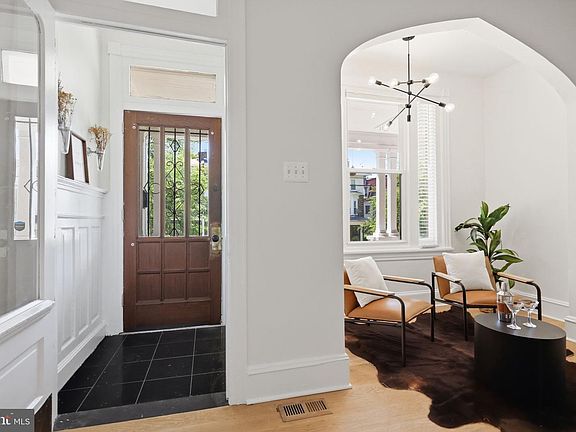 4th image of 355 W Duval St