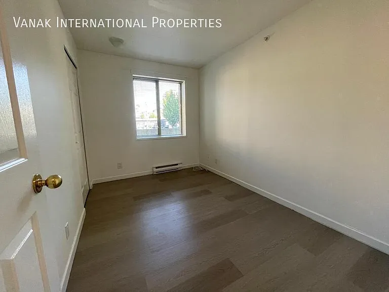 137 W 17th St #205 — Photo 10