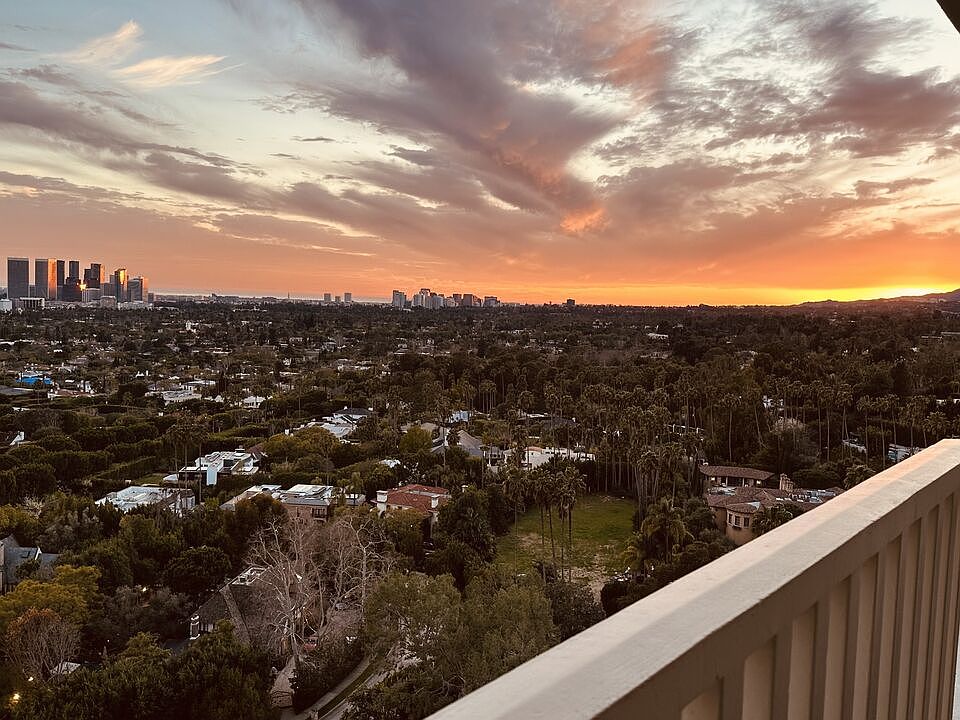 Been sleeping on the amenities at West Hollywood park : r/LosAngeles