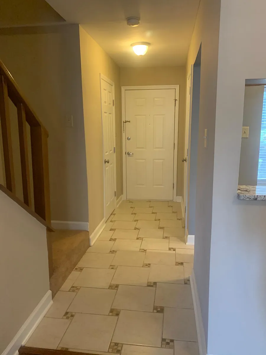 Building Photo - 12 Durbin Pl #12