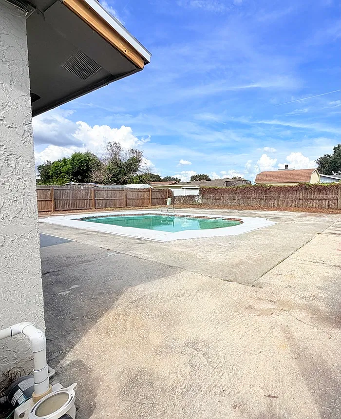 3 bed, 1.5 bath, 1226 sqft, $1,700 — Photo 3