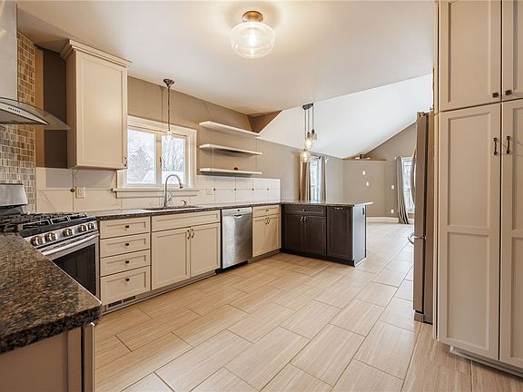 5th image of 95 Fairhaven Rd