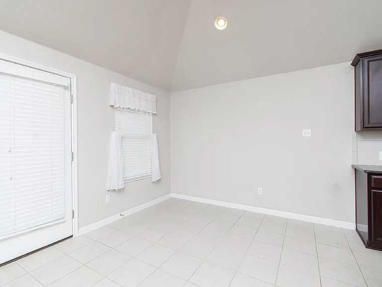 136 Mistflower Ln — Photo 7