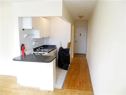 Rented by Siderow Residential Group | media 16