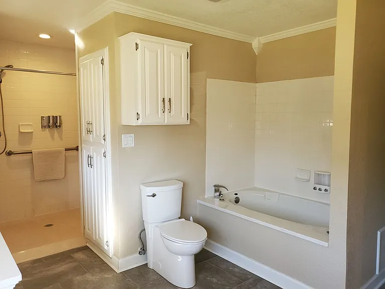 109 Jennison Sq — Photo 8