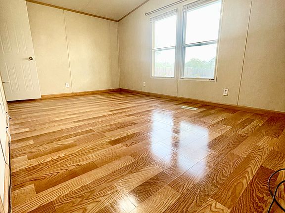 5th image of 630 N Parish Ave