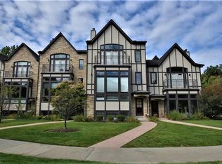 2426 Derbyshire Ct, Cleveland Heights, OH 44106