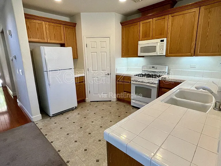 459 Jacobs Dr — Photo 6