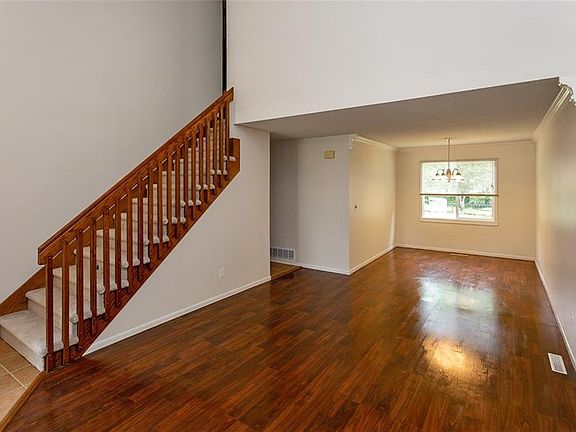3rd image of 5919 Ashland Pl