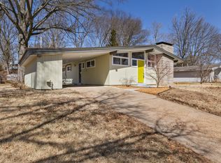 901 Volz Dr, Saint Louis, MO 63126