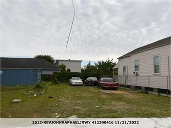 2012 Rev John Raphael Jr Way, New Orleans, LA 70113