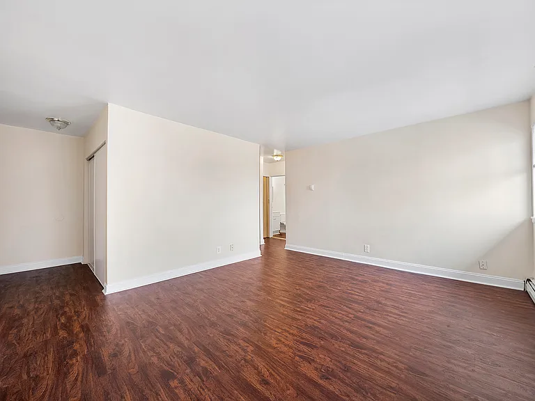 Virginia Arms Apartments — Photo 12