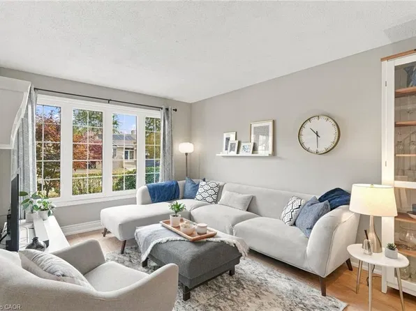 188 Summerfield Dr, Oakville, ON L6L 5N8