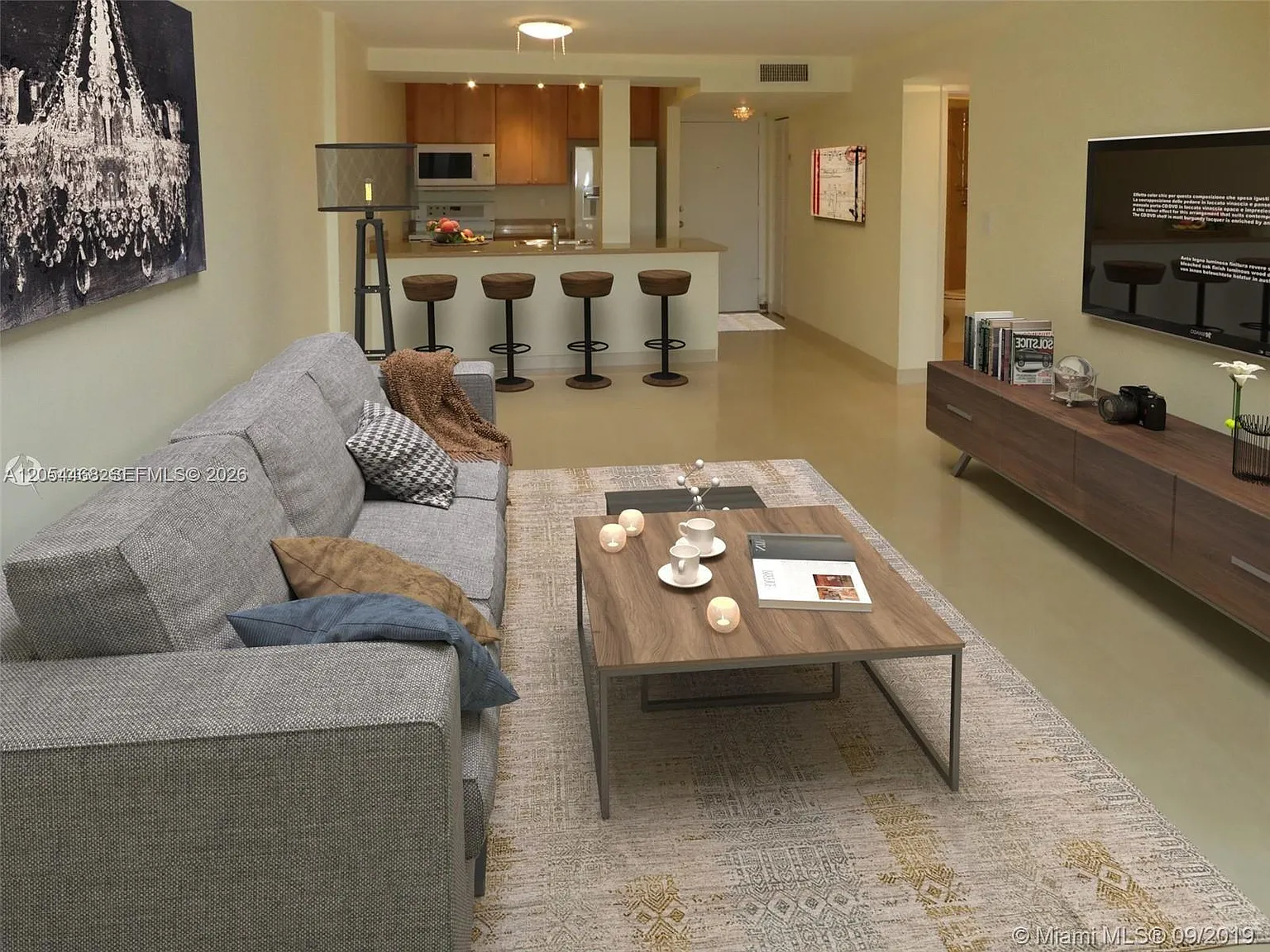 Coral Way Manor — Photo 2