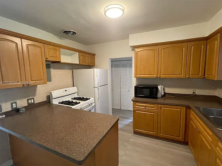 1610 NE 110th Ter #0 — Photo 10