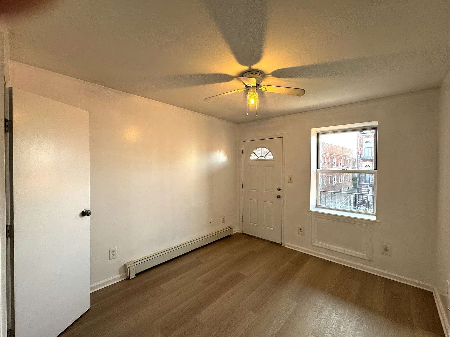 3 bed, 900 sqft, $3,300 — Photo 3