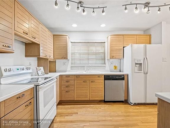5th image of 4504 NE 21st Ln