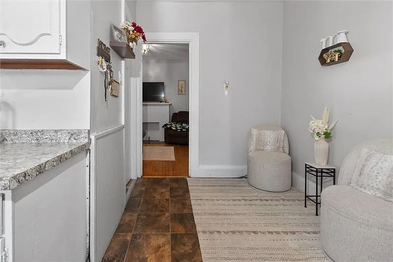 2 bed, 1.0 bath, 900 sqft, $1,400 — Photo 3