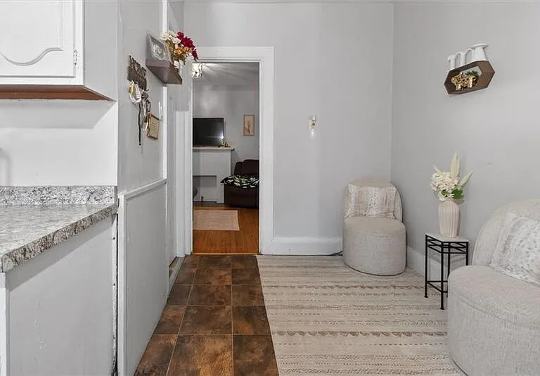 119 Rosewood Ter #1 — Photo 3