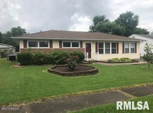 1113 N 7th St, Herrin, IL 62948