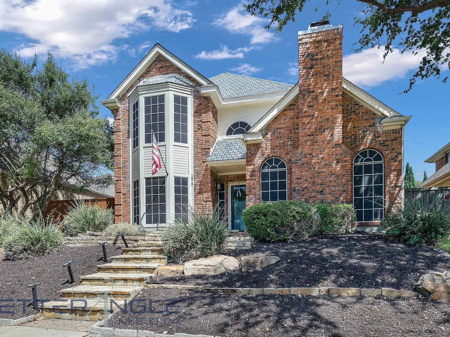 3 bed, 2.5 bath, 2018 sqft, $2,600 — Photo 3