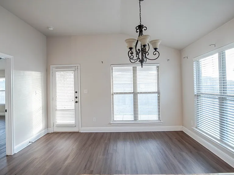 401 Mel Ott Ln — Photo 9