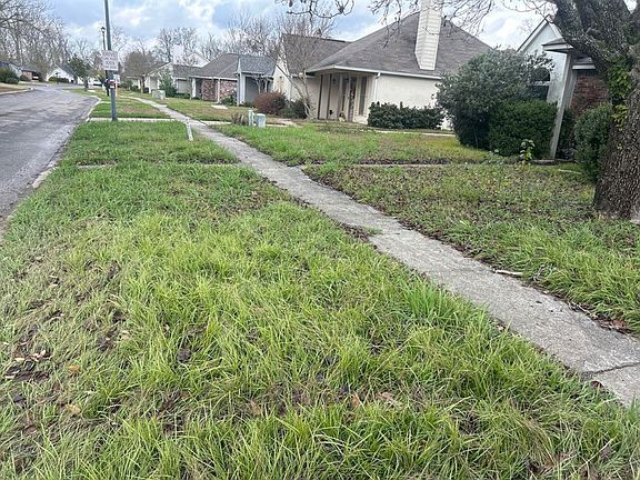 Exterior Neighborhood (street photo)