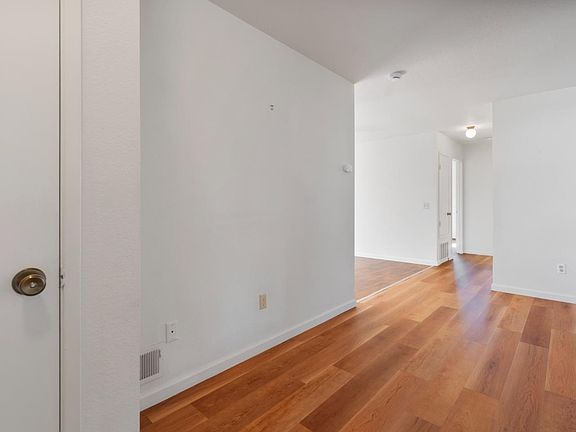 4th image of 529 Vivienne Dr
