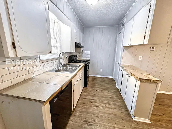 2 bed, 1.5 bath, 814 sqft, $775 — Photo 2