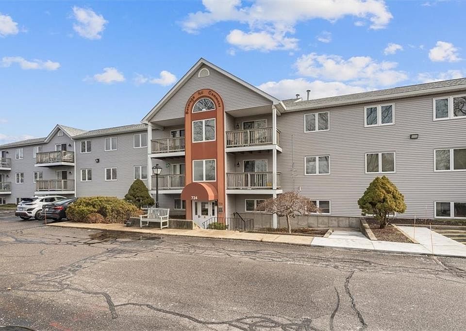 1st image of 724 Beverage Hill Ave #101