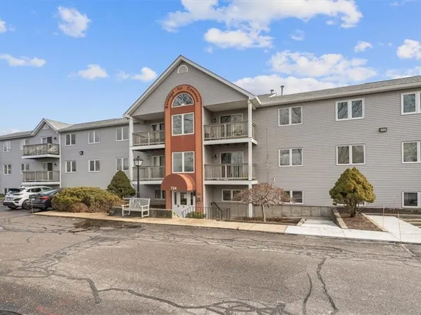 724 Beverage Hill Ave #101, Pawtucket, RI 02861