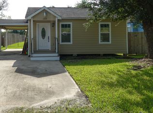 6400 Warren St, Groves, TX 77619