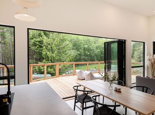 1290 Cowan Point Dr, Bowen Island, BC V0N1G2