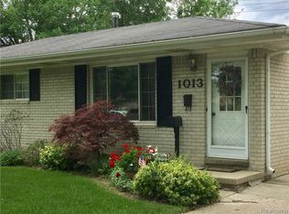 1013 S Sutton St, Westland, MI 48186