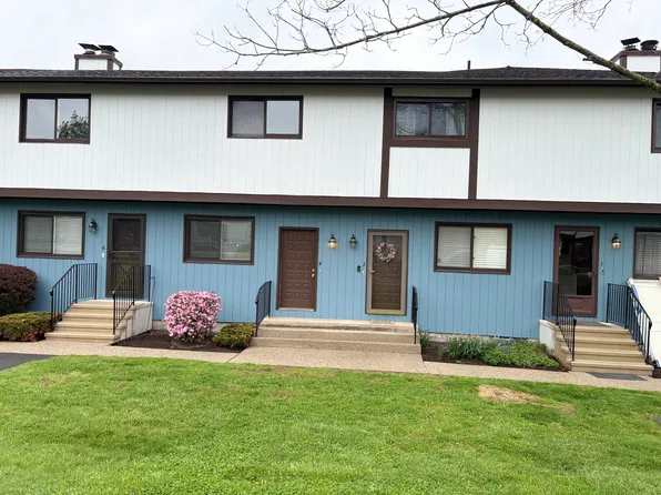 27 Crows Nest Ln, Danbury, CT