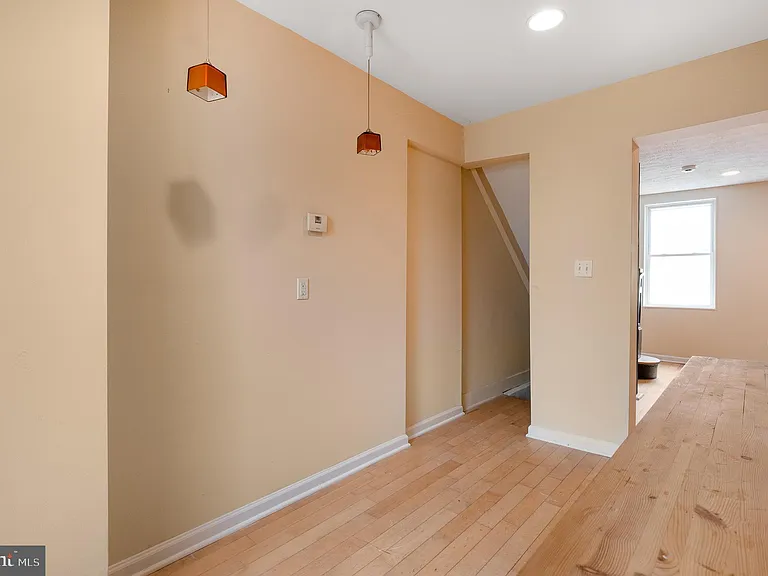 1123 W Lombard St — Photo 19