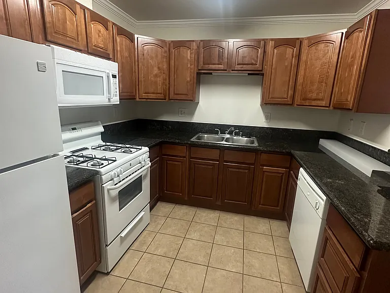 Loma Village — Photo 19