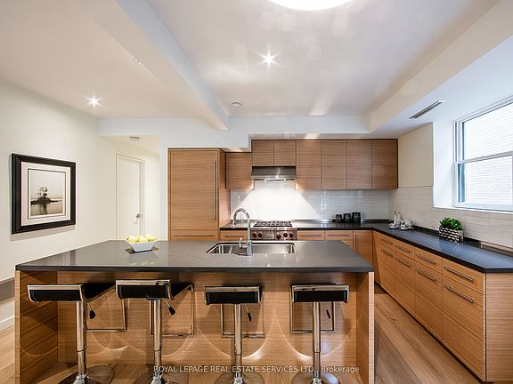 4th image of 137 High Park Ave