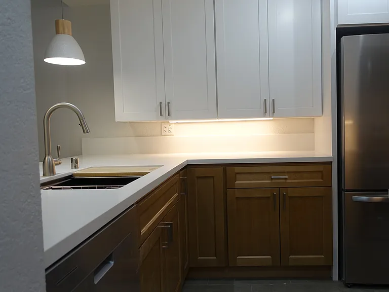 Kitchen: Under-cabinet lighting
