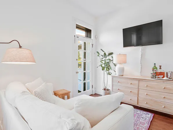 2510 Cliffbourne Pl NW APT 202, Washington, DC 20009