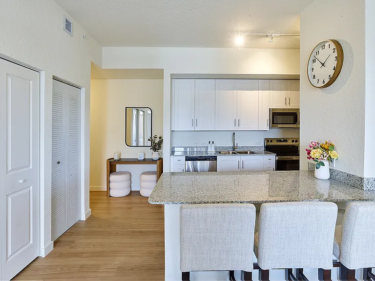 Gateway Luxury Apartments — Photo 5