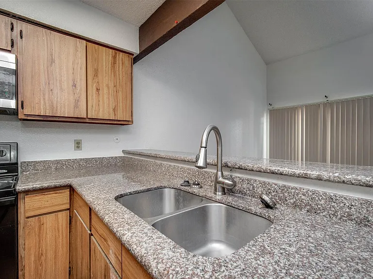 7131 Brendam Ln — Photo 13