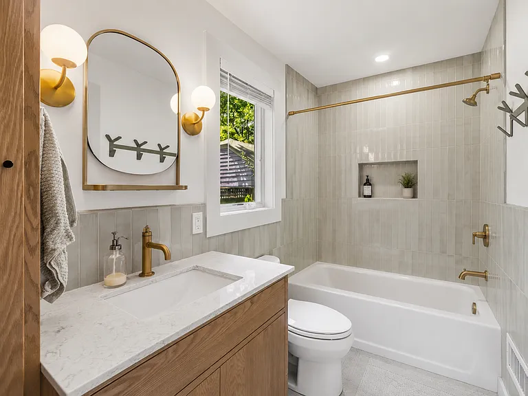 103 Hastings Ave — Photo 16