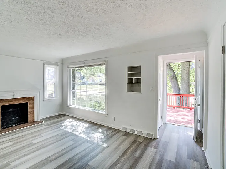217 Grand Blvd — Photo 23